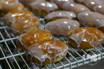 Pączek z bitą śmietaną